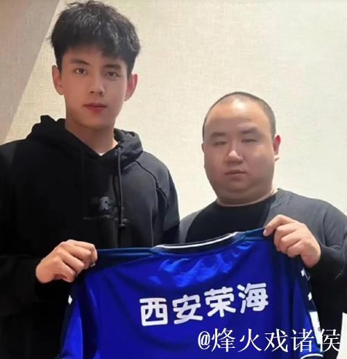 中超球员失业转行 靠颜值成为偶像短剧男主 中超球员失业转行 靠颜值成为偶像短剧男主